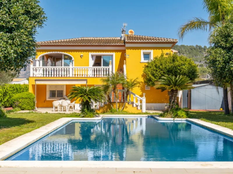 Villa espaciosa en Jávea con gran piscina privada y vistas a la naturaleza