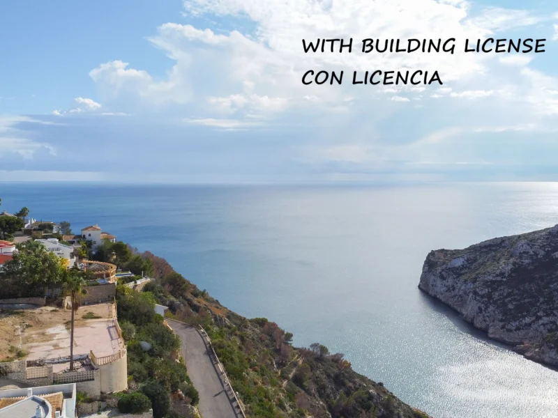 Parcela con orientación sur y vistas al mar en Granadella, Jávea