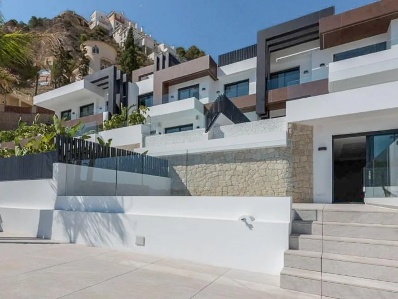 Apartamento dúplex de lujo en Benidorm con vistas al mar y piscina privada