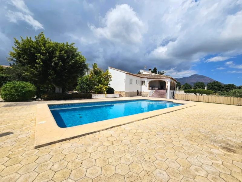 Villa Exclusiva en Jávea, Tarraula: 4 Dormitorios, Vistas Impresionantes