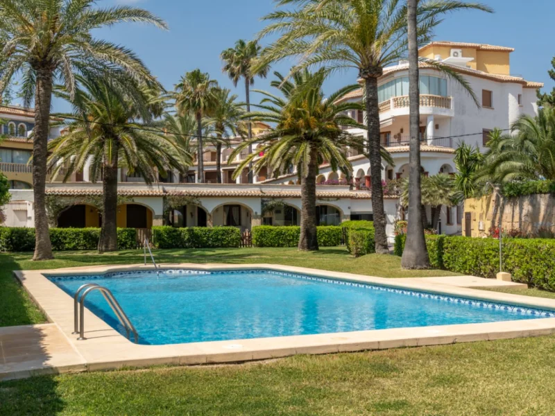 Apartamento en Primera Línea de Mar en Montañar I, Jávea