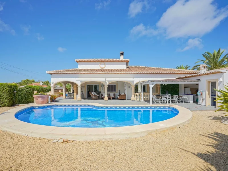 Villa tradicional en venta en Jávea, Costa Nova, con piscina y cerca de calas