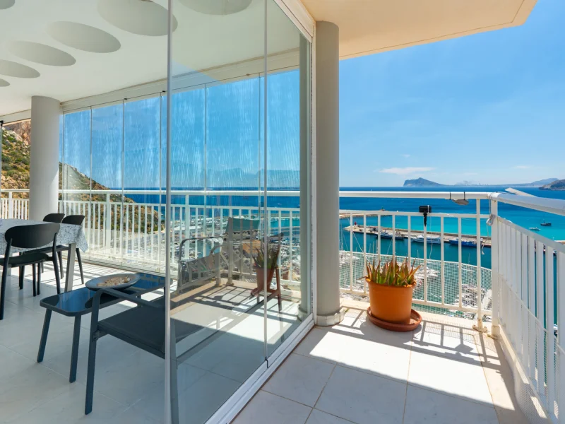 Ático de diseño en primera línea de mar con vistas panorámicas en Calpe en venta