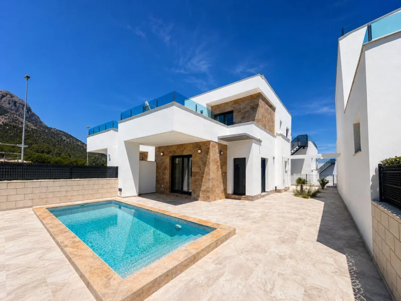 Villa moderna de 3 dormitorios en venta en Polop, La Alberca con piscina privada
