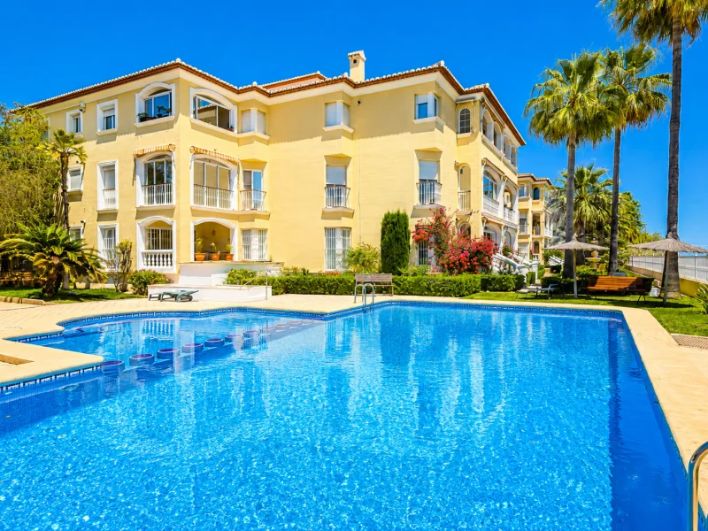 Apartamento de 2 dormitorios en venta en Jávea Puerto con piscina y terraza