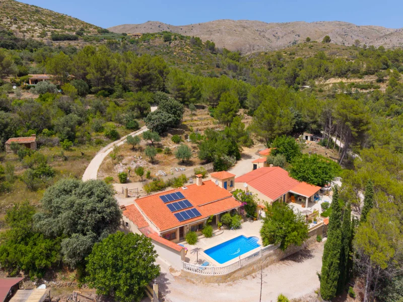 Finca con 2 viviendas independientes en Castell de Castells en venta