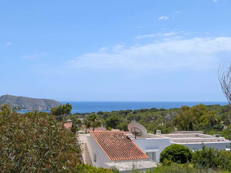 Terreno urbano en venta en Moraira con vistas al mar y montaña