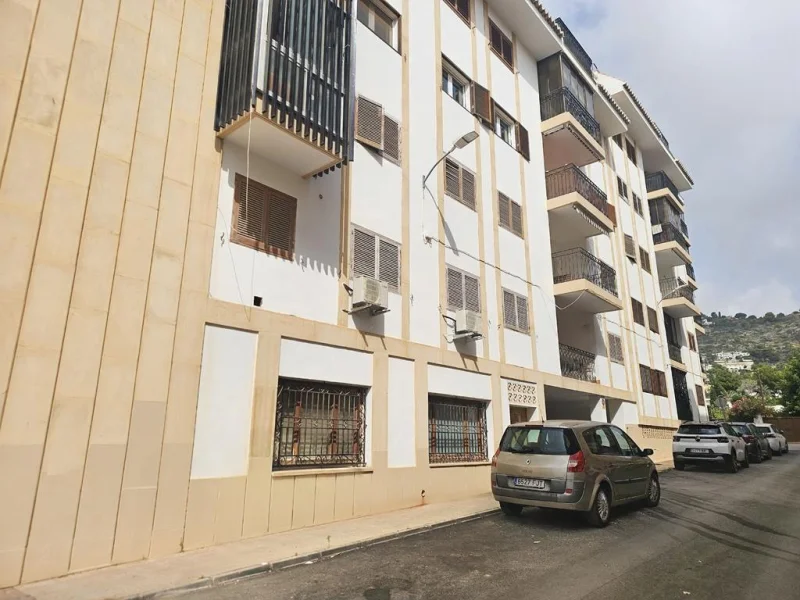 Apartamento en venta en Pueblo, Jávea con acabado artesanal