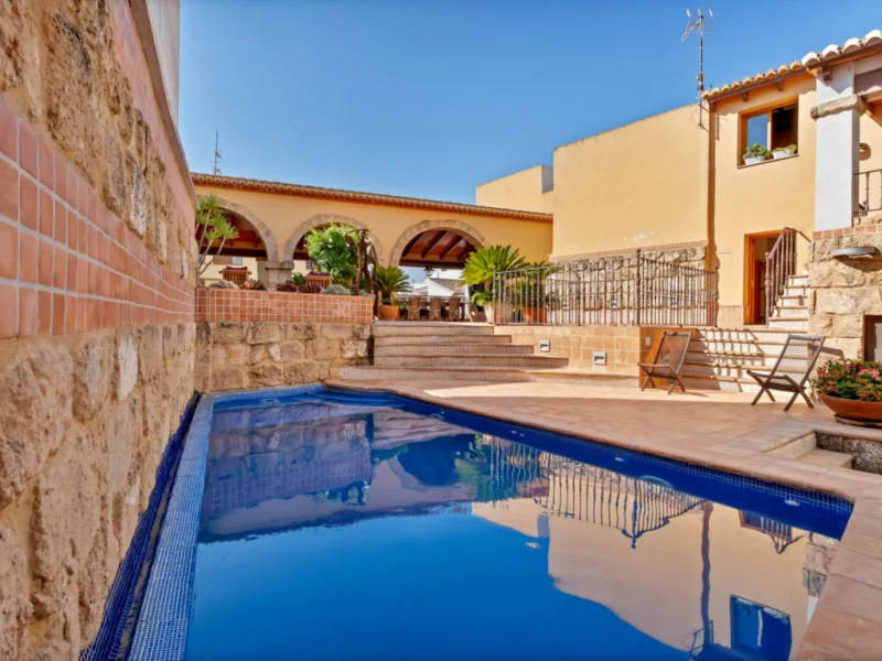 Casa adosada en venta en Jávea con jardín y piscina