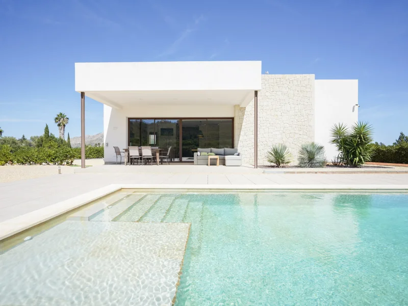 Villa en venta en Beniarbeig con piscina privada y vistas
