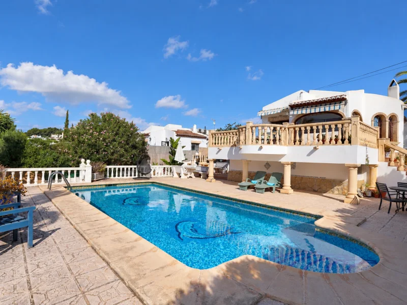 Villa en venta en Jávea con piscina privada y vistas al Montgó
