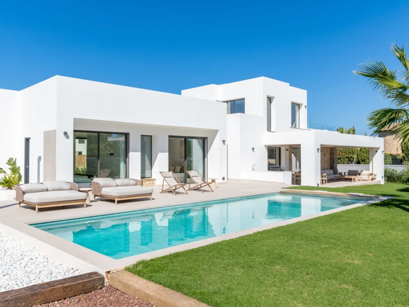 Villa de diseño en venta en Jávea con vistas al mar y piscina privada