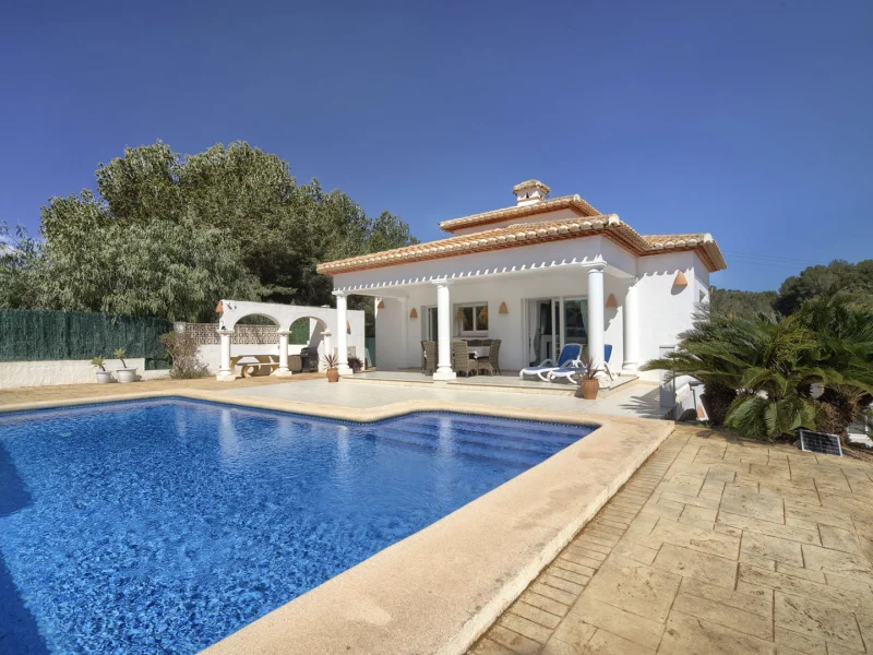 Villa en venta en Jávea con casa de invitados y piscina