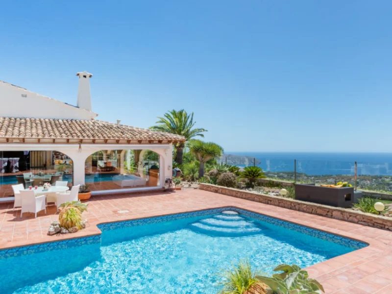 Villa mediterránea en Benitachell, Cumbre del Sol con vistas al mar