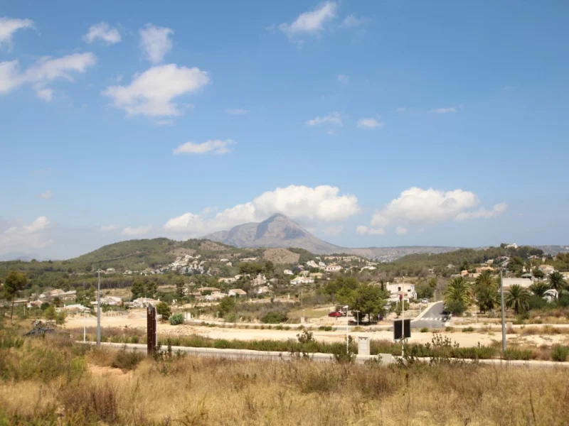 Parcelas edificables en Jávea con vistas a la montaña junto al parque natural