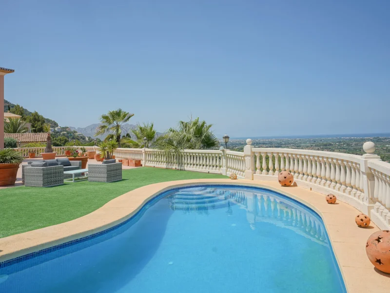 Villa de cinco dormitorios con vistas al mar en La Sella, Pedreguer