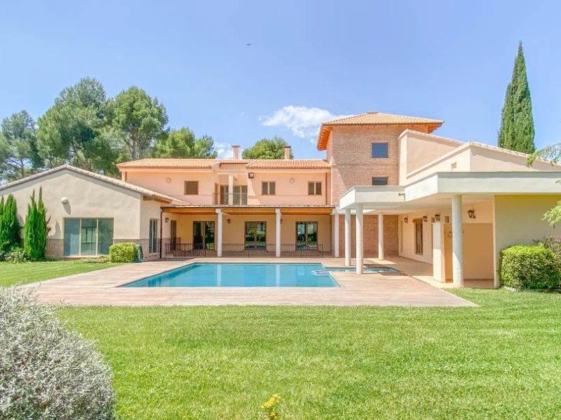 Espectacular finca con villa y casa de invitados en Penáguila