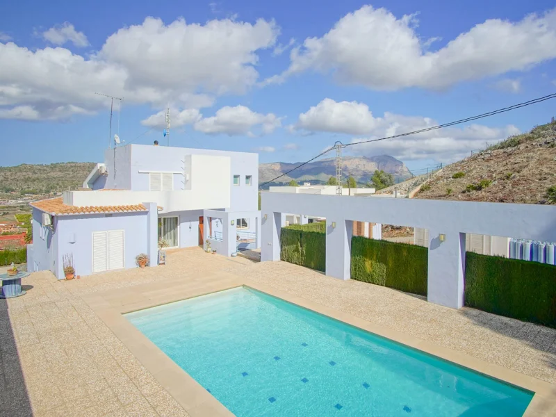 Villa independiente en Pedreguer con piscina y vistas panorámicas
