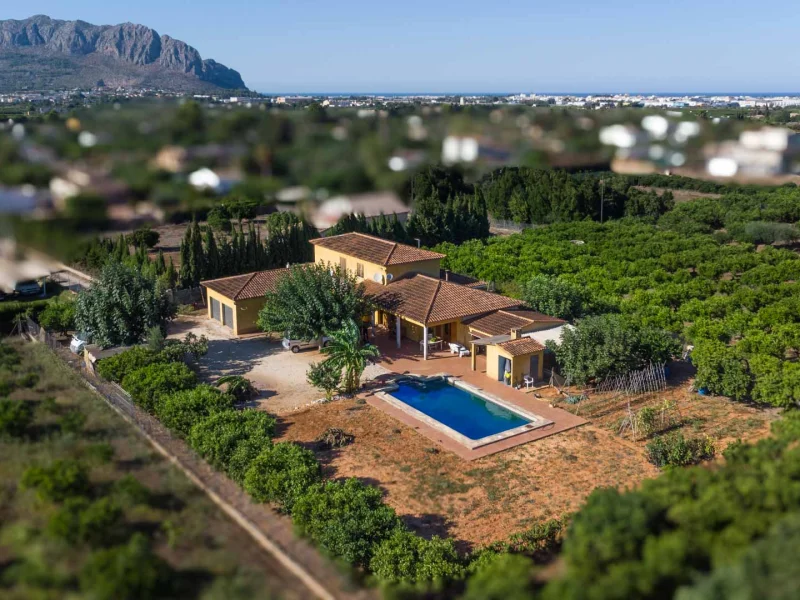 Villa espaciosa en Pedreguer con piscina privada y vistas a la montaña