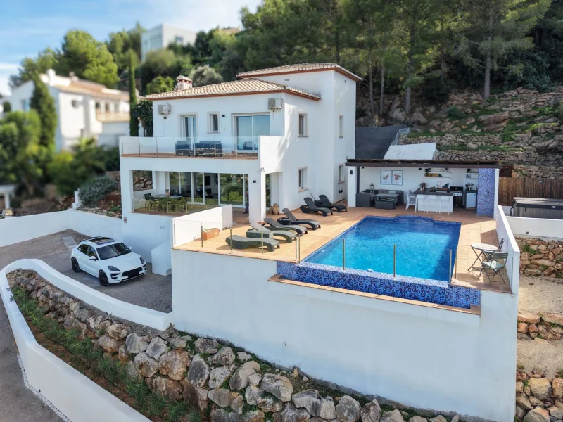 Villa en Pedreguer, La Sella con vistas al mar y piscina