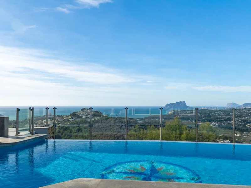 Oportunidad de inversión: Villa en venta en Moraira con vistas al mar