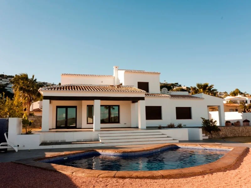 Villa mediterránea en Moraira, La Sabatera con vistas al mar y piscina