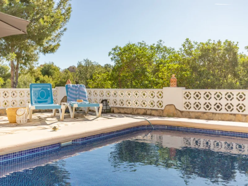 Villa independiente en Moraira con piscina privada y apartamento de invitados