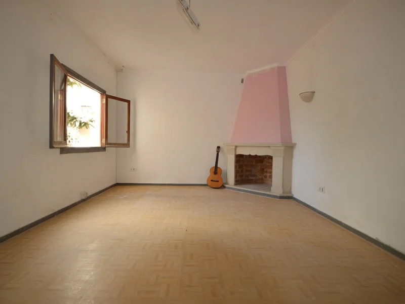 Casa adosada auténtica en el casco antiguo de Jávea con jardín privado
