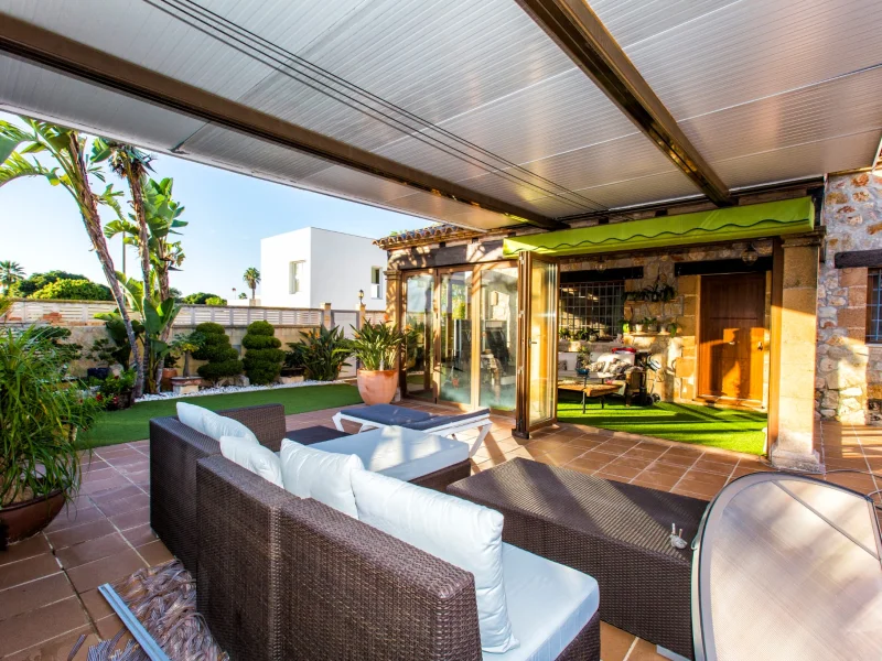 Villa de piedra con vistas al Montgó y piscina privada en Dénia