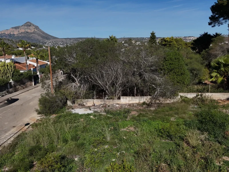 Parcela edificable con licencia aprobada en Pinosol, Jávea
