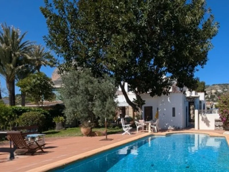 Villa tradicional de 5 dormitorios en Jávea Pueblo con piscina y vistas al mar