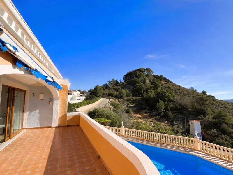 Villa orientada al sur con vistas panorámicas en Montgó, Jávea