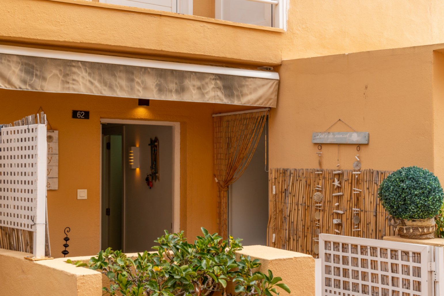 Apartamento en planta baja en Dénia con piscina y terraza privada