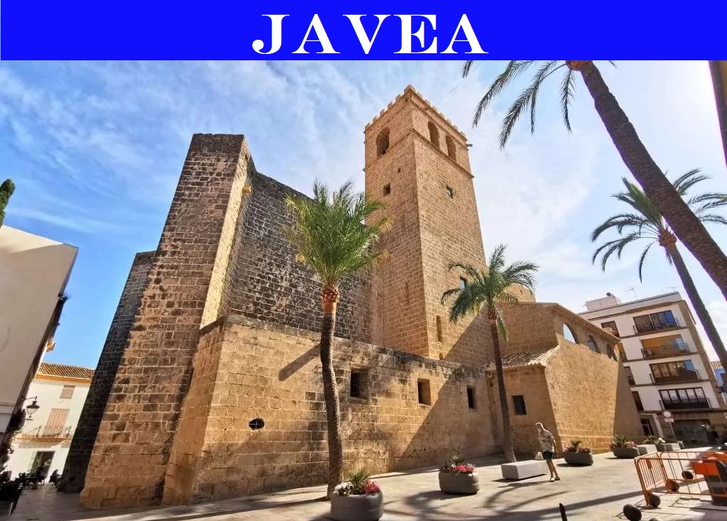 Apartamento en planta baja en Dénia con piscina y terraza privada
