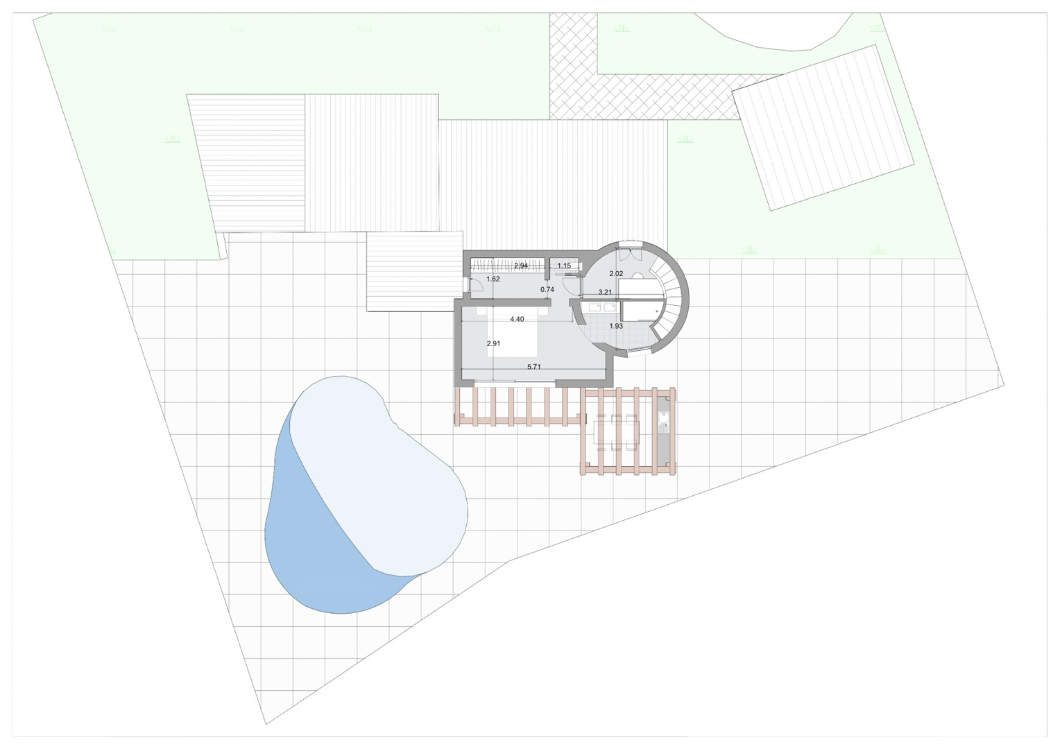 Plano técnico de la planta que detalla el dormitorio principal, baño en suite, escalera de caracol y la zona exterior con piscina y pérgola.