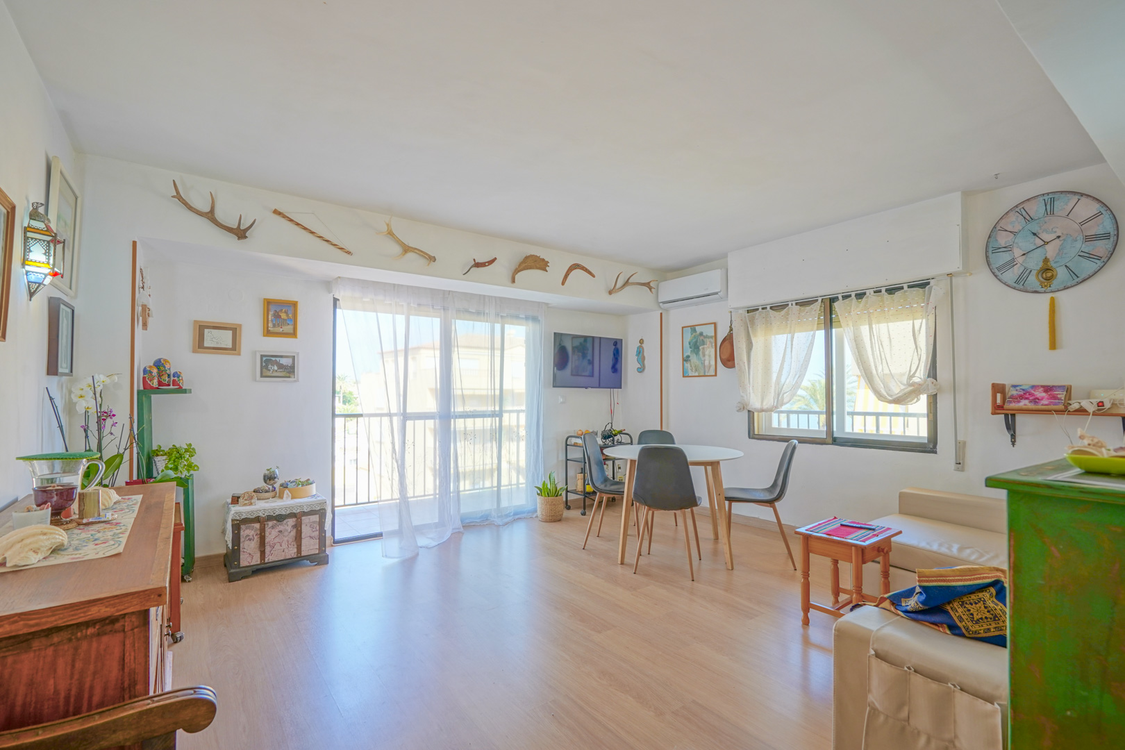 Apartamento en primera línea de playa en Dénia con vistas al mar