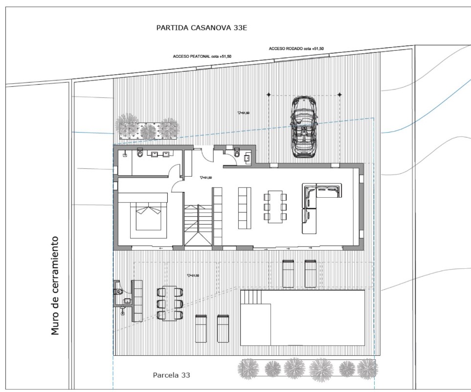 Plano detallado de la planta baja con salón-comedor, cocina abierta, dormitorio en suite y zona exterior con piscina, barbacoa y aparcamiento privado.