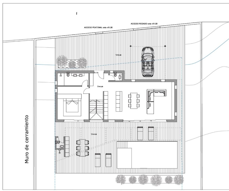 Plano técnico de la planta baja que integra un salón-comedor diáfano, cocina, un dormitorio con baño privado y una zona exterior con piscina y aparcamiento.