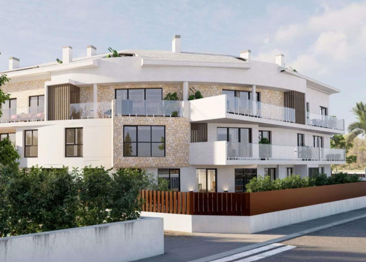 Fachada exterior del edificio residencial con acabados en piedra natural, amplias terrazas con barandillas de cristal y carpintería de PVC negra.