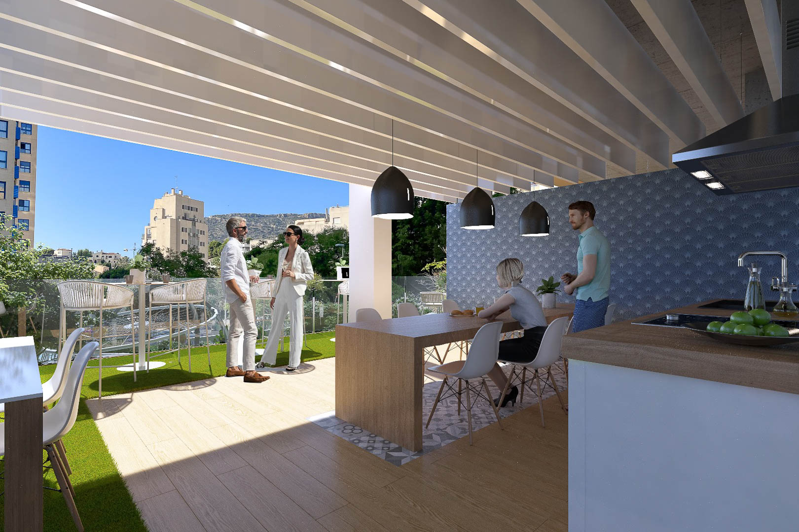 Espaciosa terraza social con cocina exterior, pérgola de lamas blancas, mesa de madera y zona de césped artificial con vistas al entorno urbano de Calpe.