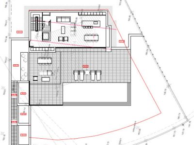 Plano arquitectónico detallado de la villa, mostrando la distribución de espacios interiores y exteriores.
