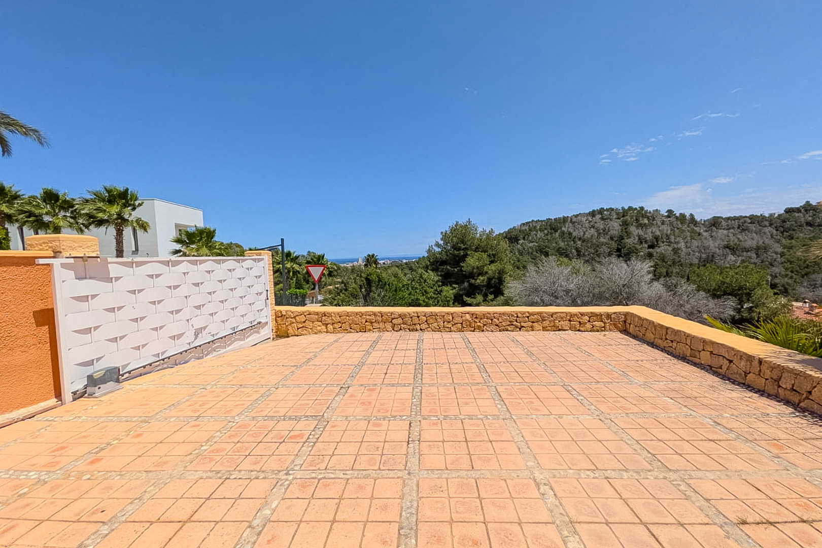 Villa de Lujo en Jávea: 3 Dormitorios, Vistas Increíbles. ¡Oportunidad!