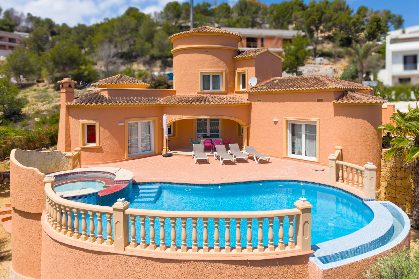 Villa de Lujo en Jávea: 3 Dormitorios, Vistas Increíbles. ¡Oportunidad!