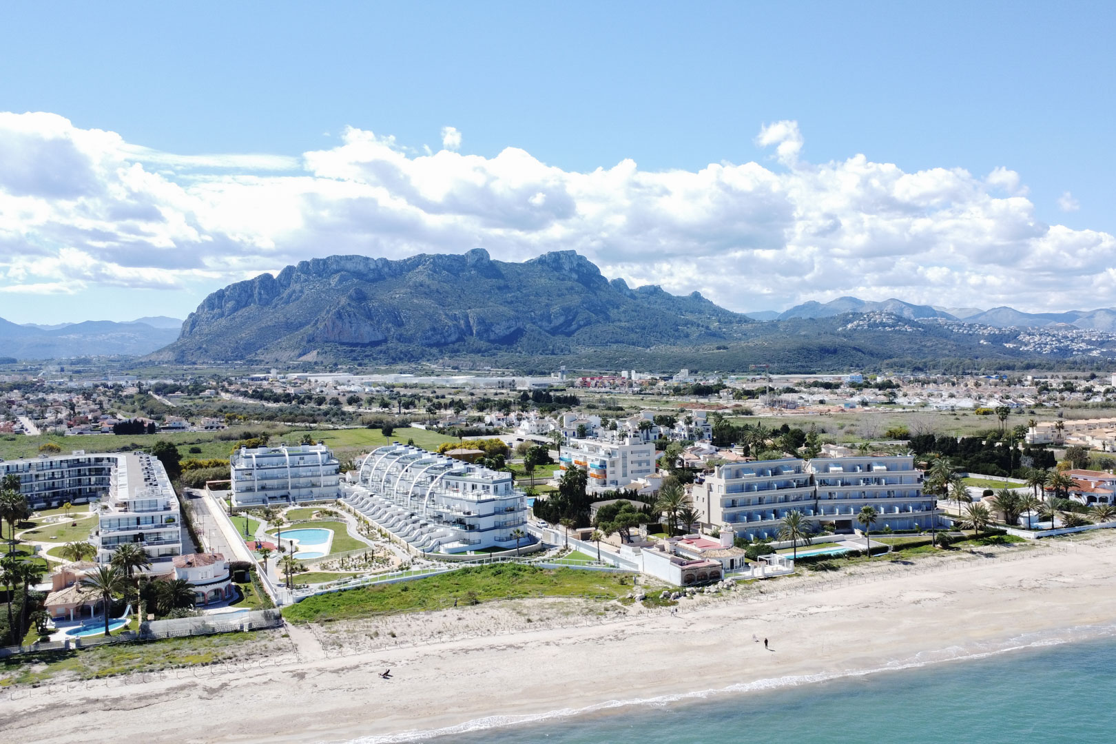 Apartamento Nuevo en Dénia: Lujo y Espacio