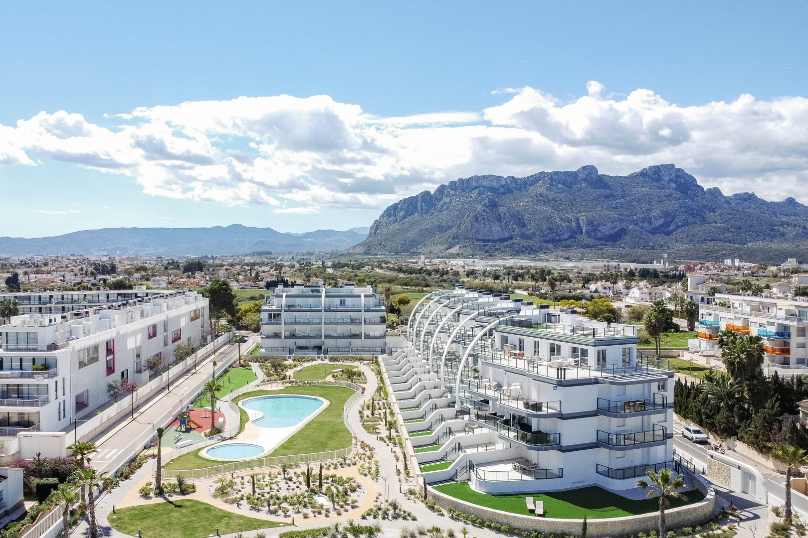 Apartamento Nuevo en Dénia: Lujo y Espacio