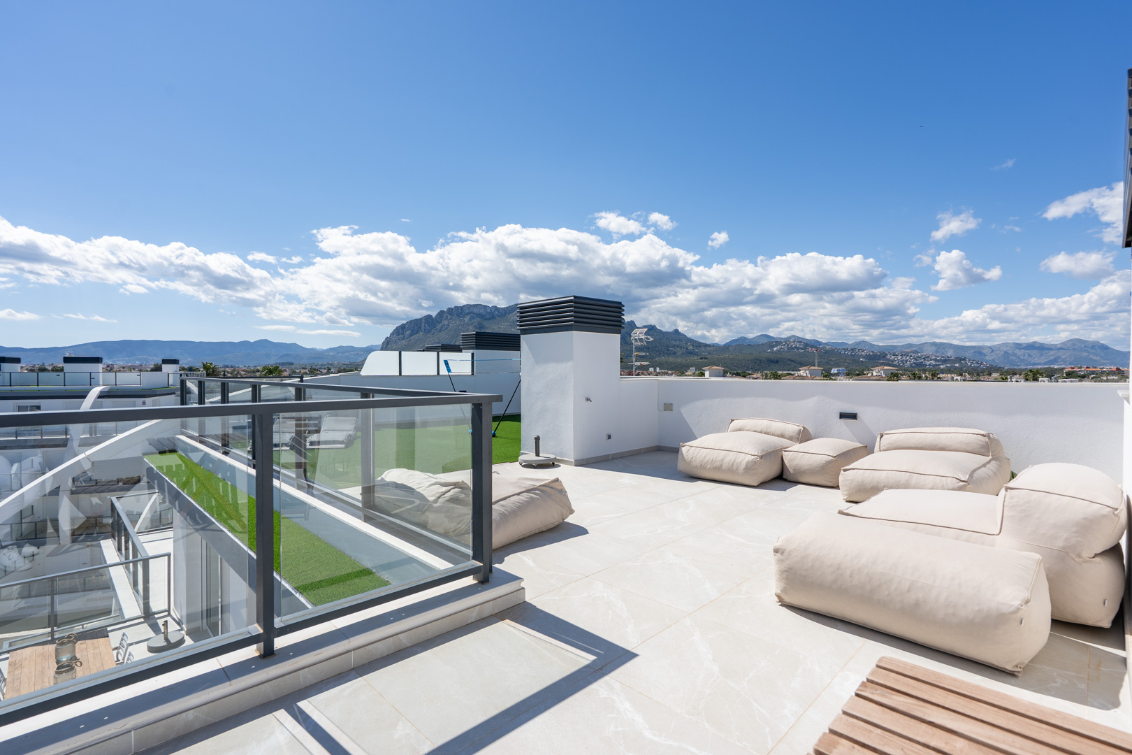 Apartamento Nuevo en Dénia: Lujo y Espacio