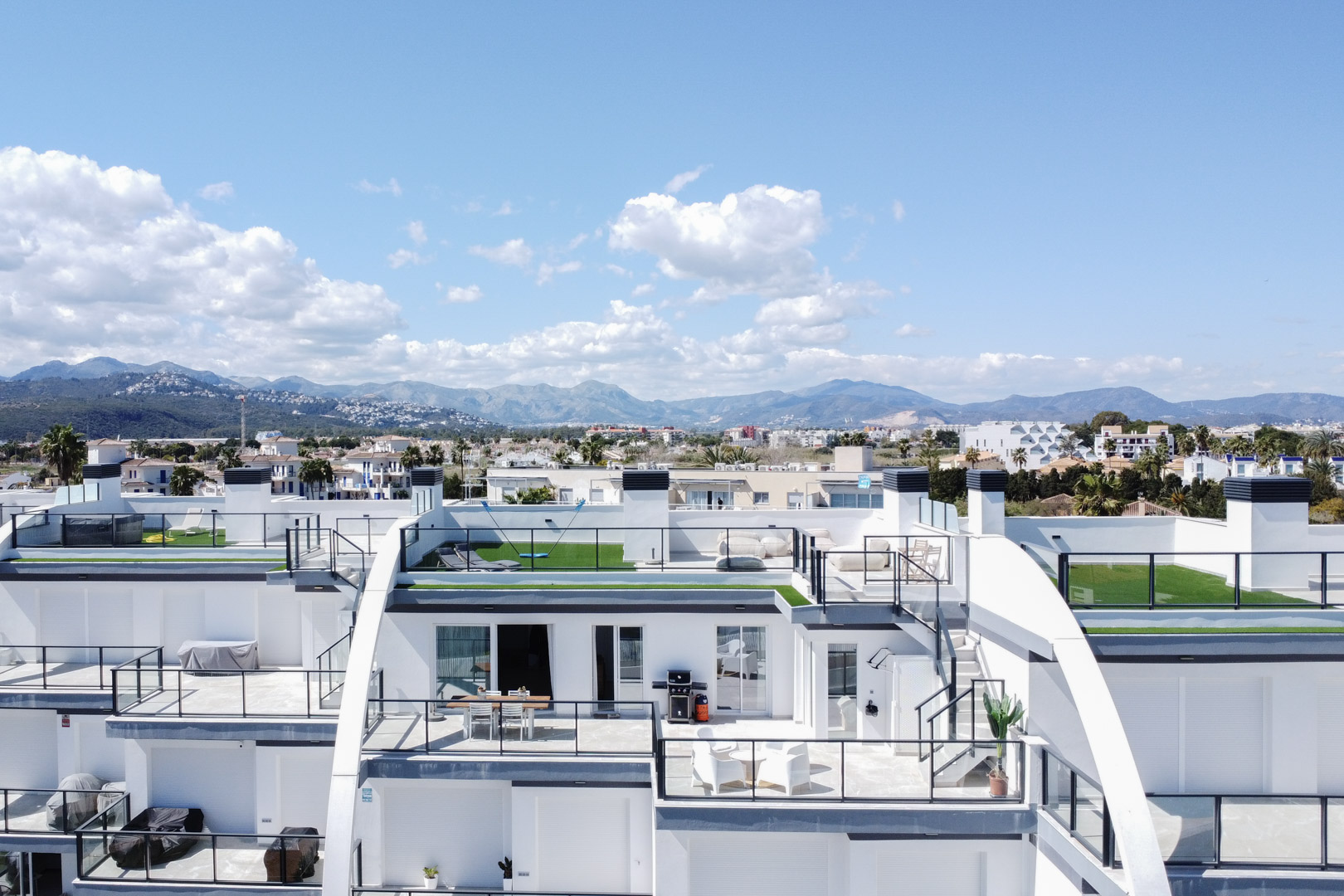 Apartamento Nuevo en Dénia: Lujo y Espacio