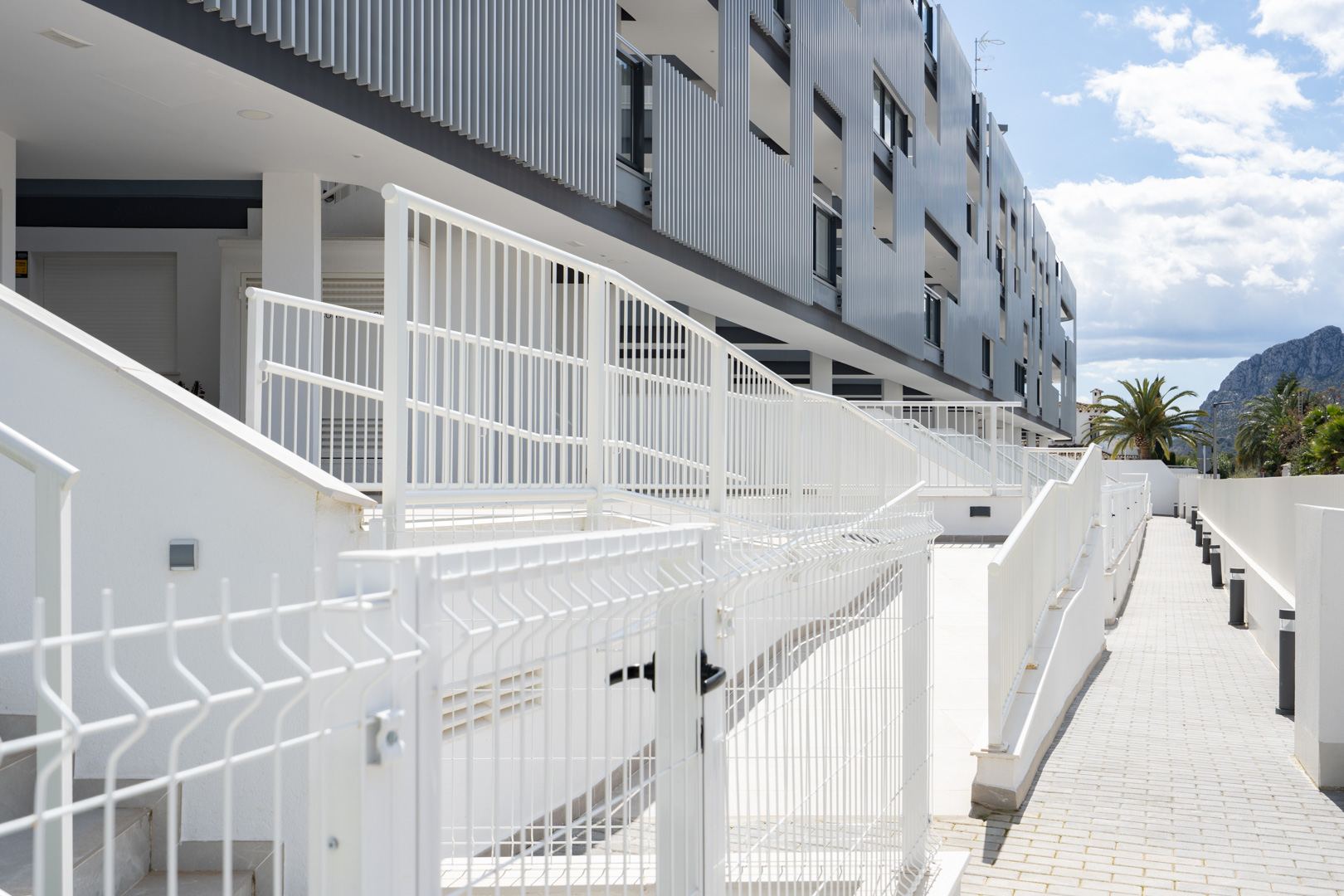 Apartamento Nuevo en Dénia: Lujo y Espacio