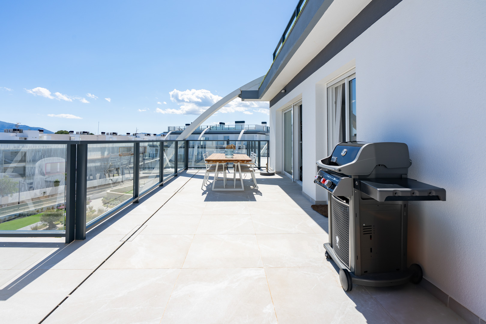 Apartamento Nuevo en Dénia: Lujo y Espacio