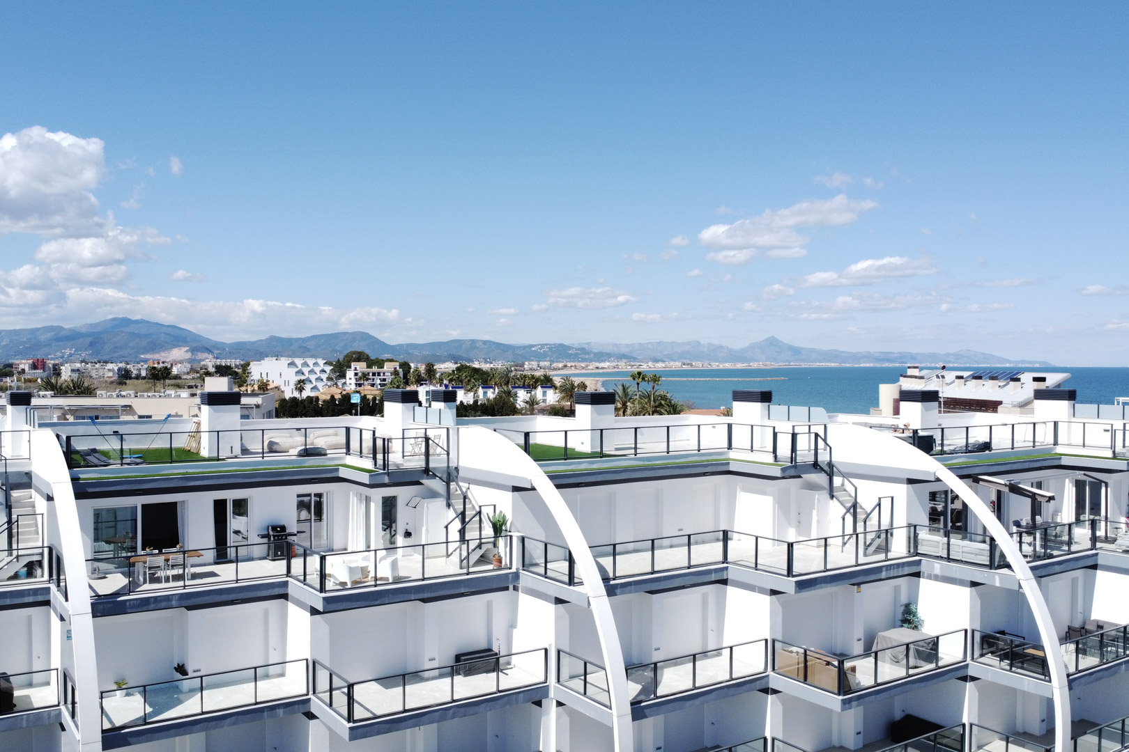Apartamento Nuevo en Dénia: Lujo y Espacio